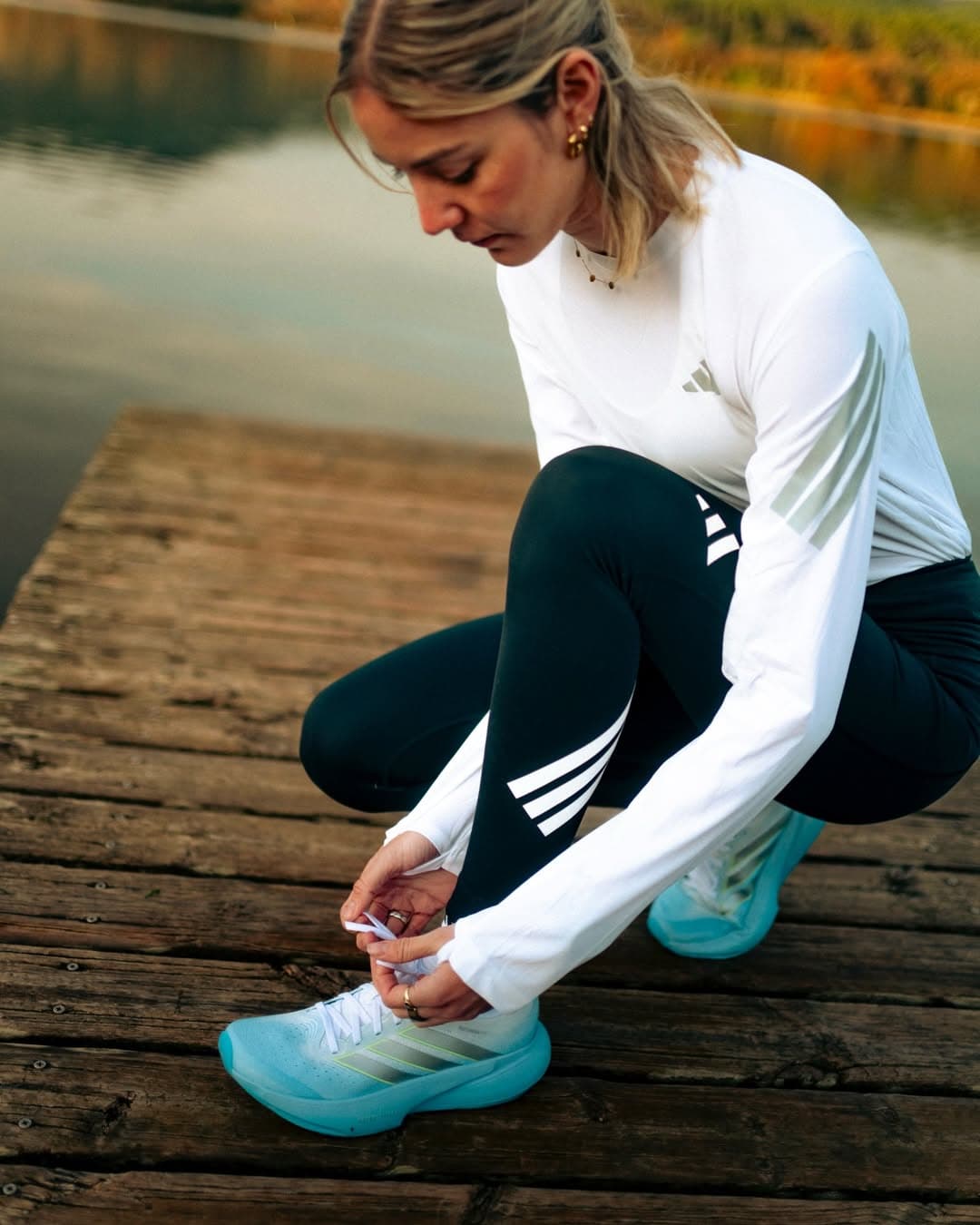 Cassandre Beaugrand en pleine foulée en tenue de course adidas.