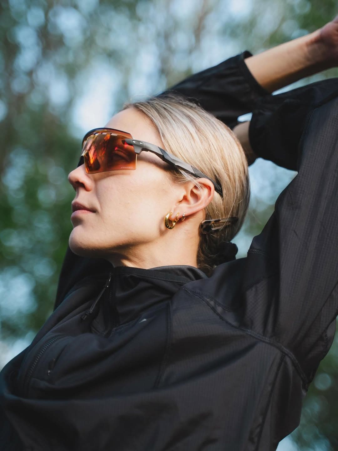 Cassandre Beaugrand portant des lunettes Oakley.